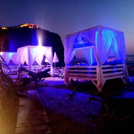 Sultan House: Beachfront With Balcony And Amenities * Alanya