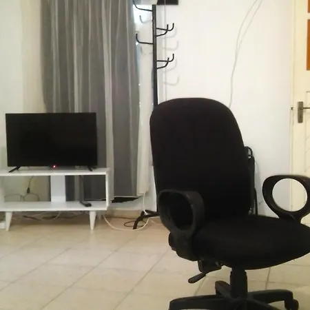 Sultan House: Beachfront With Balcony And Amenities Apartment *