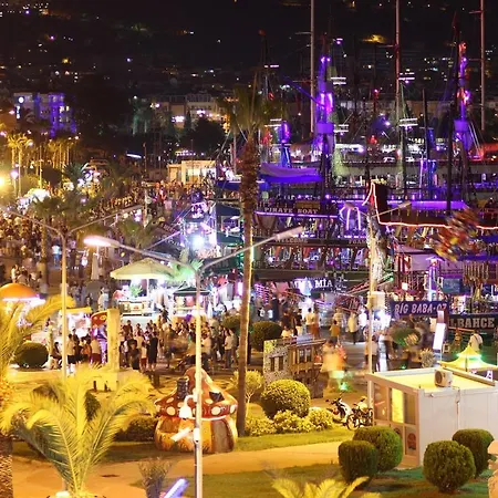 Sultan House: Beachfront With Balcony And Amenities Apartment Alanya