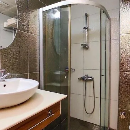 Sultan House: Beachfront With Balcony And Amenities